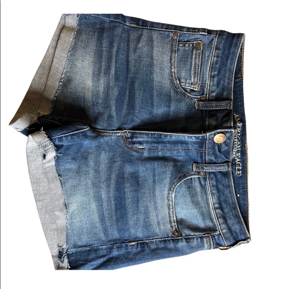 American Eagle medium denim high rise shortie Lightly used .In great condition